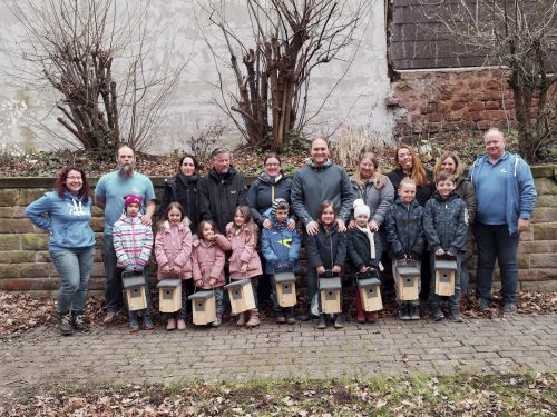Nistkastenbau mit Kindern in der Volkshochschule Kaiserslautern